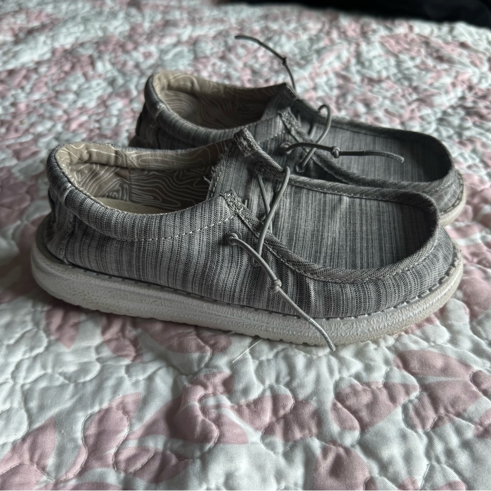 Hey Dude Wally grey gray Slip-On Shoes EUC youth kids size 1 boys 1 HEYDUDE - Picture 3 of 7